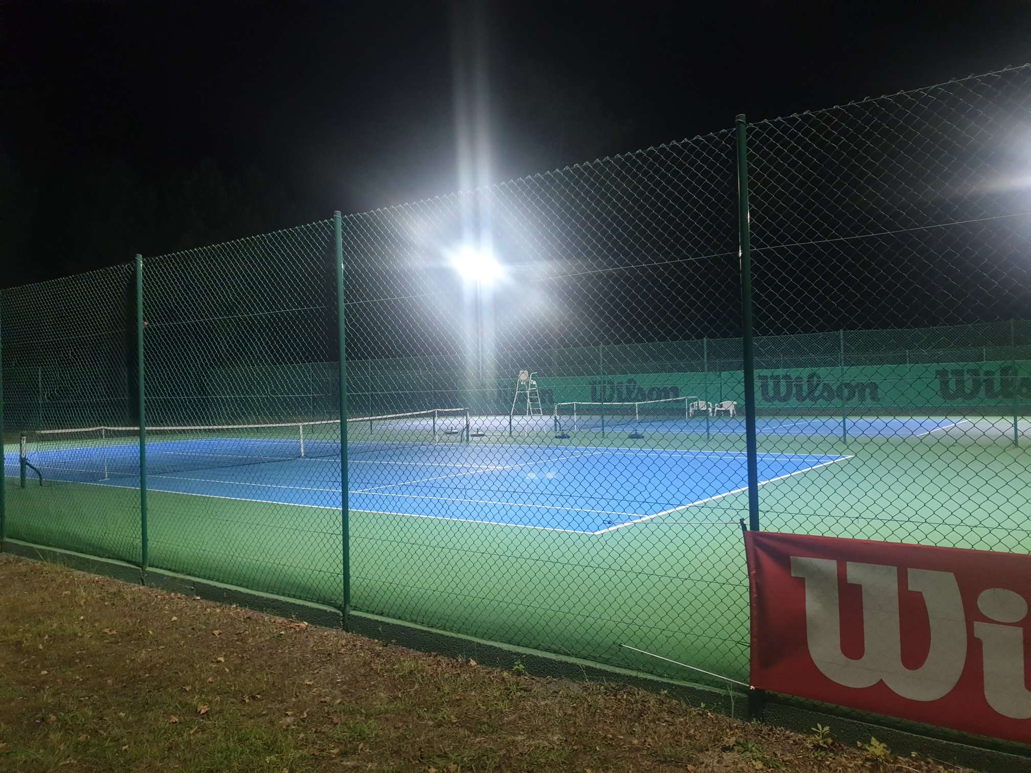 法国网球场照明项目