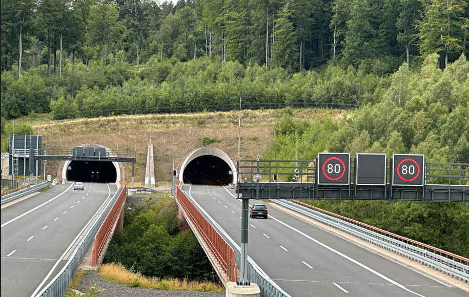 德国A44高速公路及隧道可变信息标志项目-电明科技官网