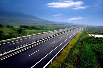 人民日报：综合立体交通网加速成型 流动中国彰显经济社会发展活力